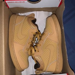 Nike Court Borough Mid Kids Sneakers.